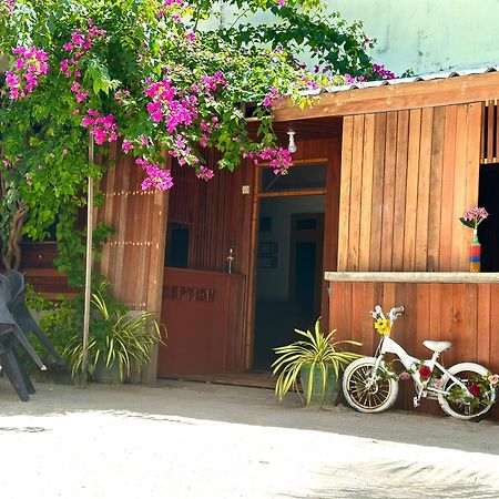 Leisure Inn Guest House Bodufolhudhoo 外观 照片
